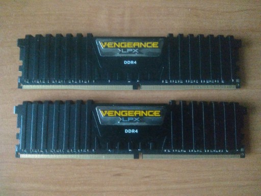 Zdjęcie oferty: Corsair Vengeance DDR4 8GB (2x4GB) 2400MHz CL14