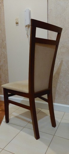 Zdjęcie oferty: Krzesło drewniane do salonu/jadalni