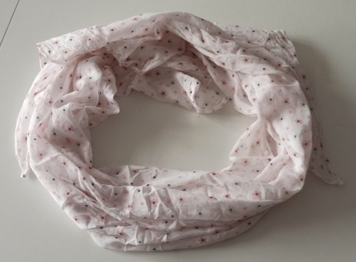 Zdjęcie oferty: chusta apaszka biało-różowa wzorek kwiaty 80x150cm