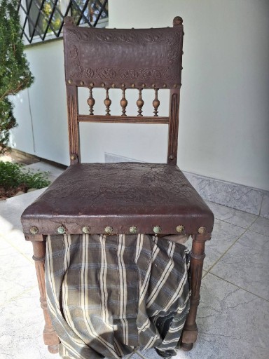 Zdjęcie oferty: Krzesło drewniane z obiciem skórzanym