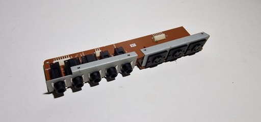 Zdjęcie oferty: Yamaha DX7 1 model panel wyjść MIDI JACK   ST6