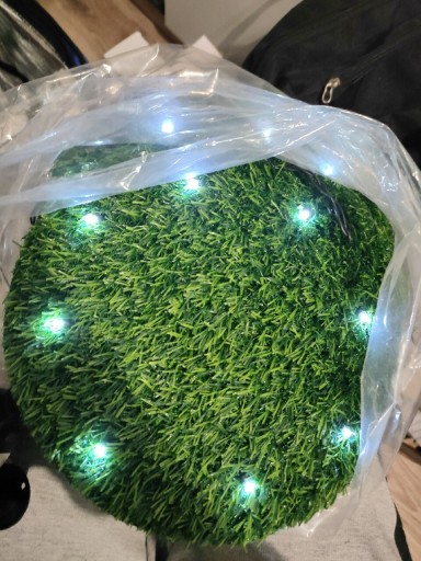 Zdjęcie oferty: 4 szt solarne lampki na okrągłej sztucznej trawie