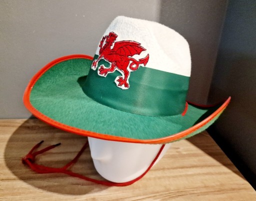 Zdjęcie oferty: Nowy piękny kapelusz walijski smok zielono-biały