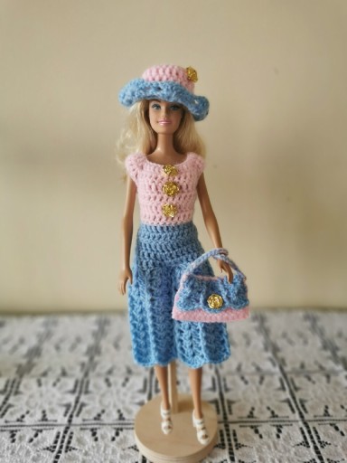 Zdjęcie oferty: Zestaw ubranek dla lalki Barbie i podobnych