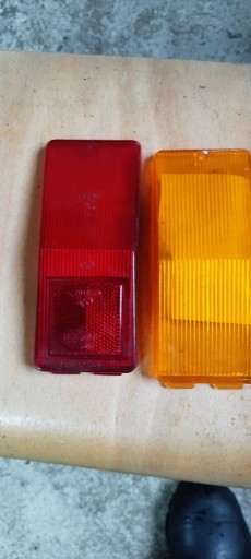 Zdjęcie oferty: Fiat 125 p.klosze lamp tylnych