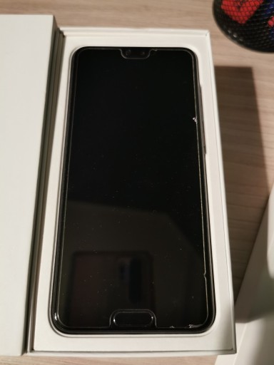 Zdjęcie oferty: Huawei P20 (nie lite) + etui