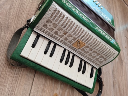 Zdjęcie oferty: Akordeon Malysz Raźno 16 basow 