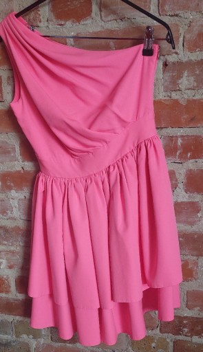 Zdjęcie oferty: Różowa sukienka na jedno ramię 