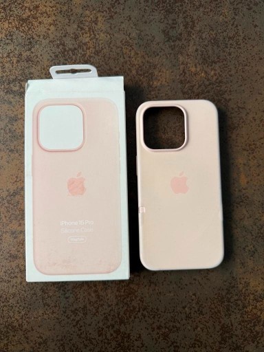 Zdjęcie oferty: Silikonowe etui z MagSafe do iPhone 15 Pro