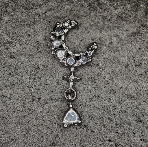 Zdjęcie oferty: Ozdoby 3d, biżuteria z cyrkoniami, charms - księżyc, gothic moon, 1szt.