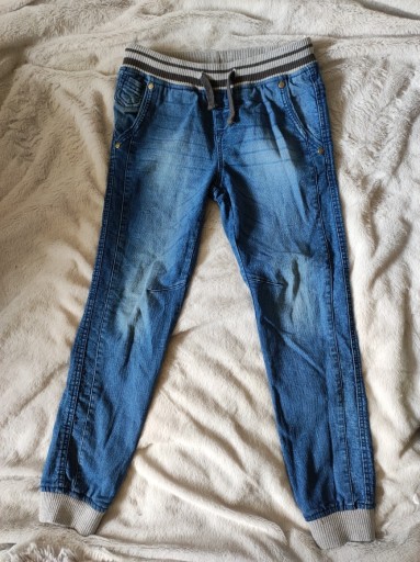 Zdjęcie oferty: Spodnie jeansowe joggery chłopięce r. 134 pepco