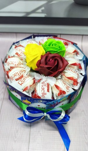 Zdjęcie oferty: Prezent Torcik Raffaello Róże mydlane Herbaty Lovar'e Dzień nauczyciela 