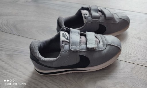 Zdjęcie oferty: Szare buty Nike na rzepy rozmiar 32,5