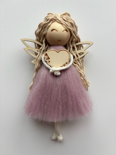 Zdjęcie oferty: Aniołek fioletowy z sercem handmade Boho figurka dekoracja prezent święta