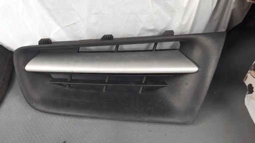 Zdjęcie oferty: Atrapa grill kratka przód Renault megane 2 lewa