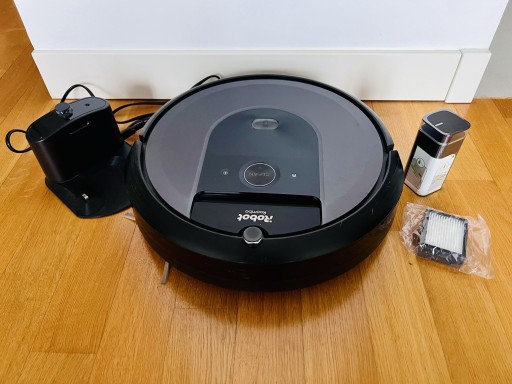 Zdjęcie oferty: Robot sprzątający iRobot Roomba i7 srebrny/szary