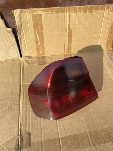 Zdjęcie oferty: LAMPA TYLNA LEWA BMW E90