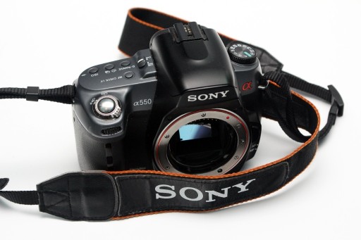 Zdjęcie oferty: SONY A 550 - Body z ładowarką baterią i kartą