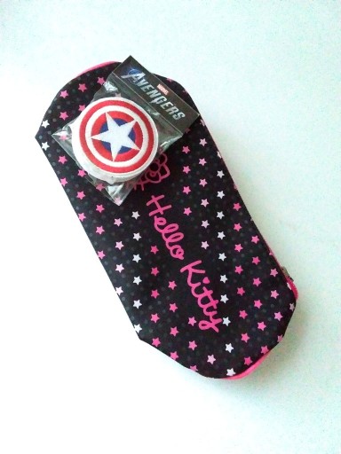 Zdjęcie oferty: Hello Kitty piórnik róż + naszywki Marvel Avengers