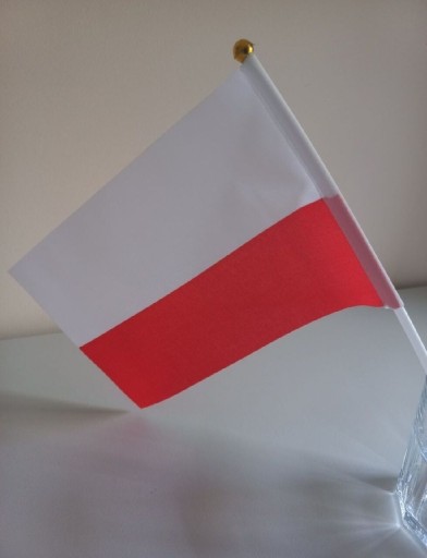Zdjęcie oferty: Chorągiewka flaga z materiału,biało-czerwone