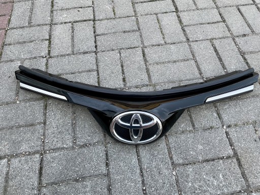 Zdjęcie oferty: Grill + emblemat Toyota RAV 4 15-18 lift przód 