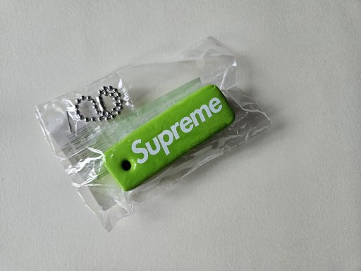 Zdjęcie oferty: Supreme breloczek na klucze pływający (zielony)