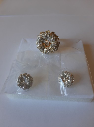 Zdjęcie oferty: Nowy zestaw biżuterii kryształki Swarovskiego Avon