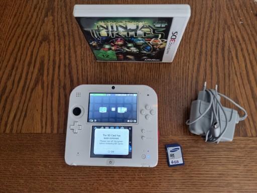 Zdjęcie oferty: Konsola Nintendo 2DS + GRA + Karta pamięci 