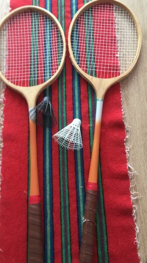 Zdjęcie oferty: Badminton paletki z drewna z Prlu  do gry