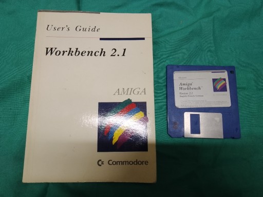 Zdjęcie oferty: Workbench 2.1 Amiga książka dyskietka Commodore 