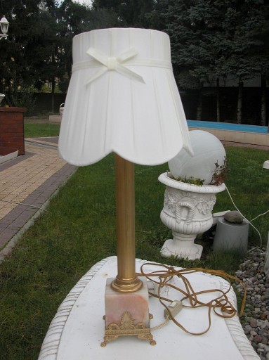 Zdjęcie oferty: stara lampka - lampa z kamienną nogą i okucia 