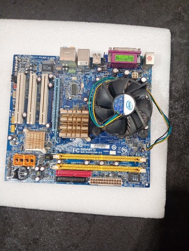 Zdjęcie oferty: Gigabyte ga945gzm s2 lga775 DDR2 Sata pci-e+ celeron 2,53 + chłodzenie 