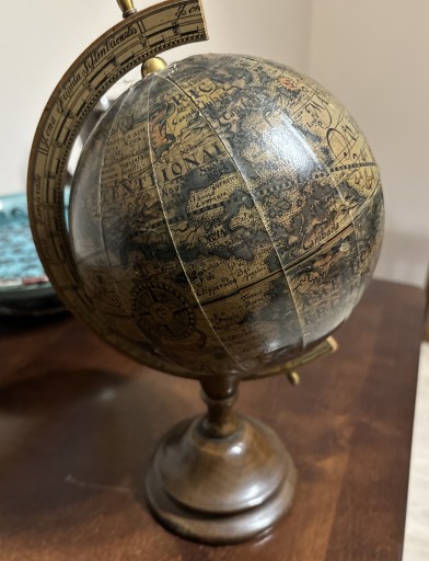 Zdjęcie oferty: Globus ozdobny stylizowany na drewnianej podstawie