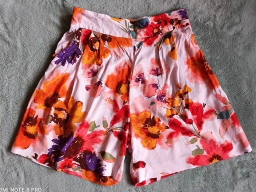 Zdjęcie oferty: Damskie spodenki w kwiaty XS, H&M, raz ubrane