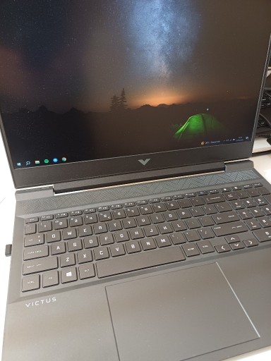 Zdjęcie oferty: Laptop gamingowy HP Victus Ryzen 7-5800H/16GB/512 