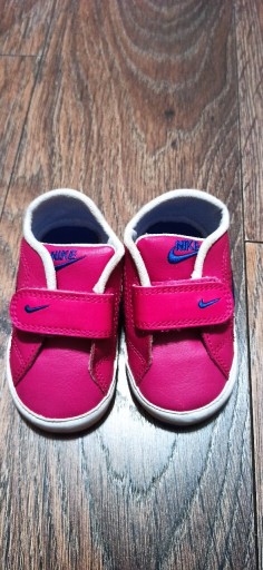 Zdjęcie oferty: Buty dziecięce sportowe Nike różowe