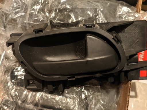 Zdjęcie oferty: Peugeot 207 klamki wewnętrzne czarne komplet