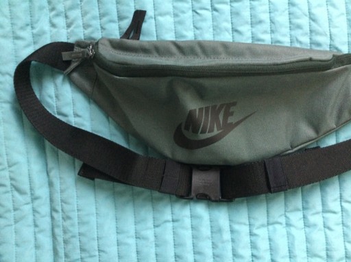 Zdjęcie oferty: Nerka sportowa Nike 