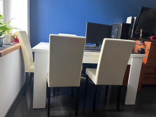 Zdjęcie oferty: Duży Biały solidny stół + 4 krzesła 