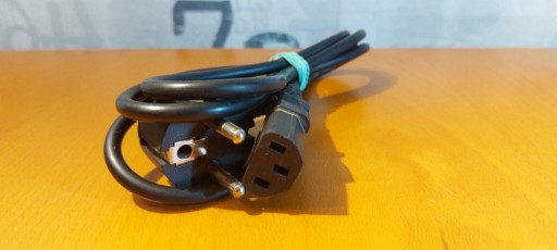 Zdjęcie oferty: Kable zasilające do komputera / monitora IEC C13 