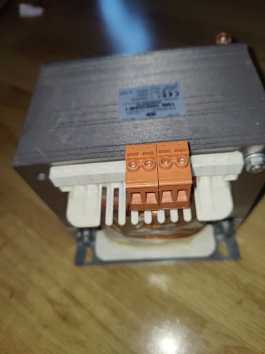 Zdjęcie oferty: Nowy Transformator separacijny 1000VA, 230V/230V 4.34A Indel, TMB1000/5M/1