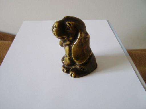 Zdjęcie oferty: Pies basset - figurka z mosiądzu