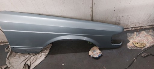 Zdjęcie oferty: Błotnik mercedes w126s