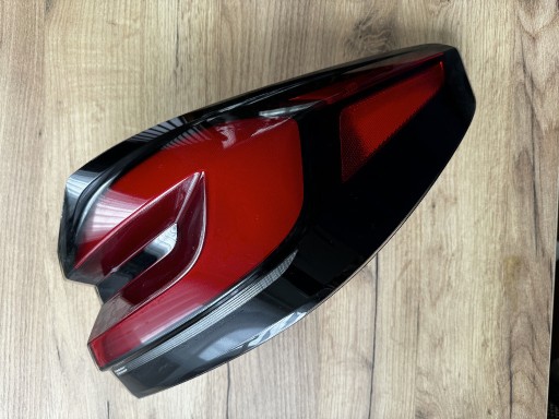 Zdjęcie oferty: LAMPA TYLNA BMW 5 G30 LCI PRAWA USA 661006