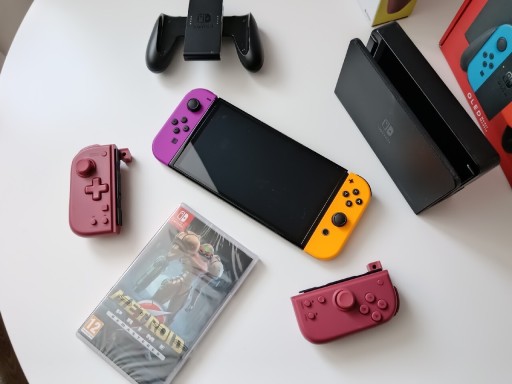 Zdjęcie oferty: Nintendo Switch Oled + Hori Split Pad+gra Metroid 