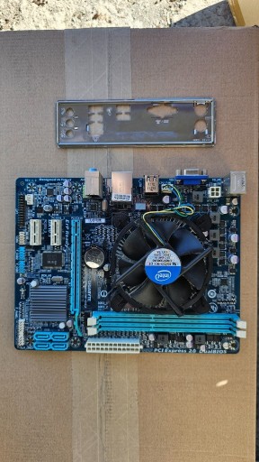 Zdjęcie oferty: Płyta głowna GIGABYTE GA-H61M-DS2 z procesorem PENTIUM G2030 3.0GHz