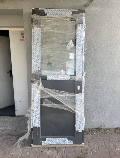 Zdjęcie oferty: Nowe drzwi wejściowe z zamkiem elektrycznym – OKAZJA!  