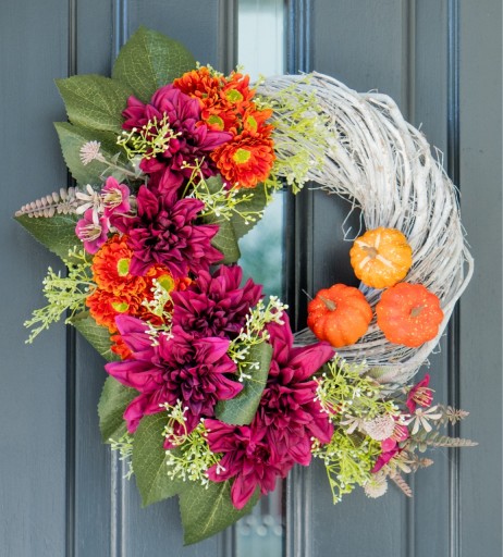 Zdjęcie oferty: Jesienny wianek z chryzantemami i dyniami rękodzieło 45 cm