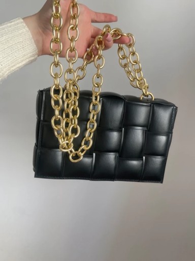 Zdjęcie oferty: Czarna torebka pleciona z łańcuszkiem elegancka na ramię lub do ręki 