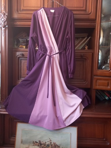 Zdjęcie oferty: Sukienka elegancka  długa roz 40 fioletowa